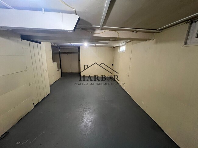 Building Photo - 1/2 Off first full month of rent!