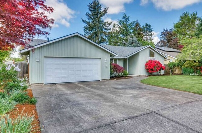 Foto del edificio - One Level home Rock Creek Neighborhood, 3br 2 bth 1708 sq ft, Large Rear and front yard beautiful.