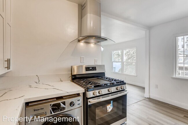 Building Photo - 230 N Berendo St
