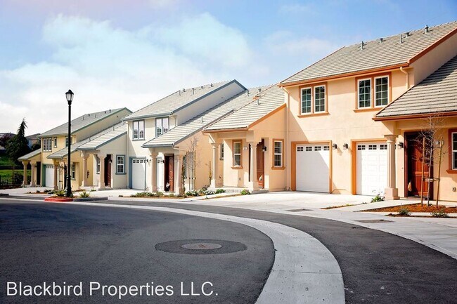 Building Photo - 3 br, 2.5 bath House - 72 Blackbird Circle