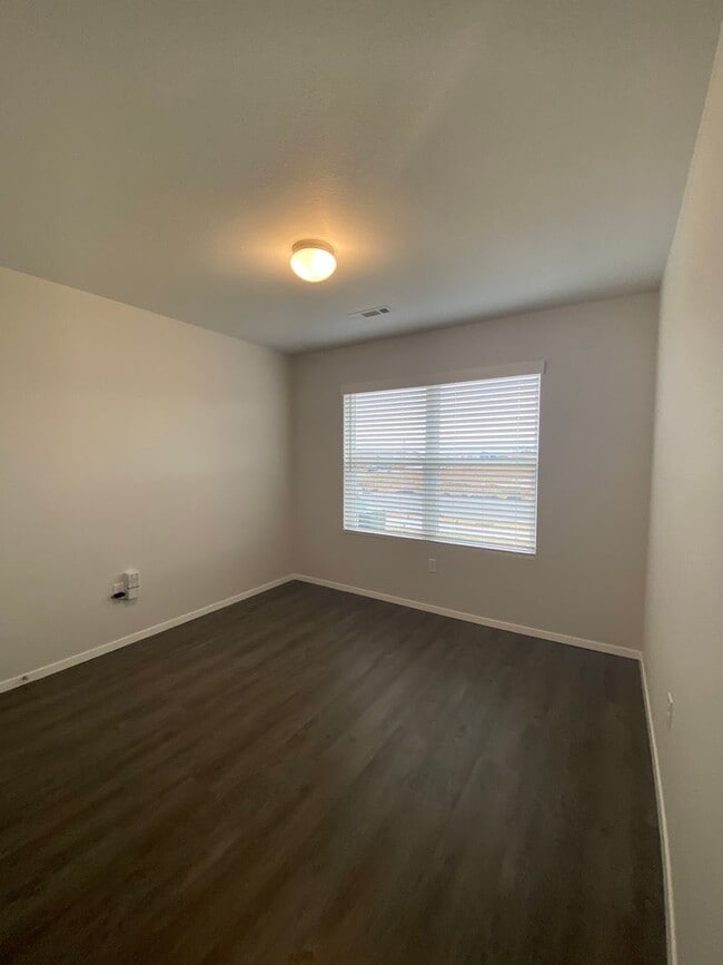 Foto del edificio - *Move-In Special* Four Bedroom | Two Bathr...