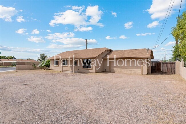 Building Photo - 774 S Ocotillo Dr