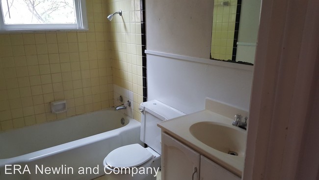 Building Photo - 2 br, 1 bath House - 2327 San Antonio