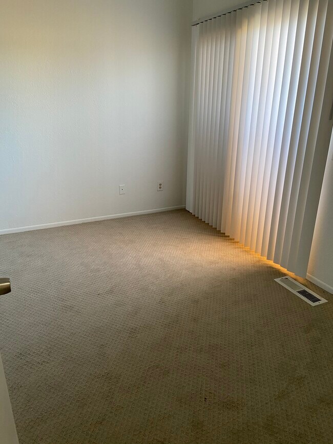 435 W 9th St Unit D2, Upland, CA 91786 Condo for Rent in Upland, CA