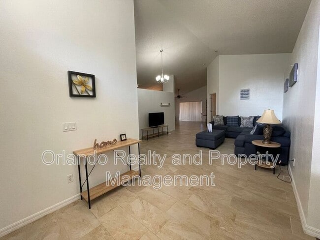 Foto del edificio - 5721 Rywood Dr