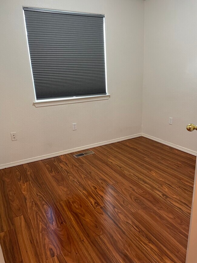 Foto del edificio - 5386 Burbank St N