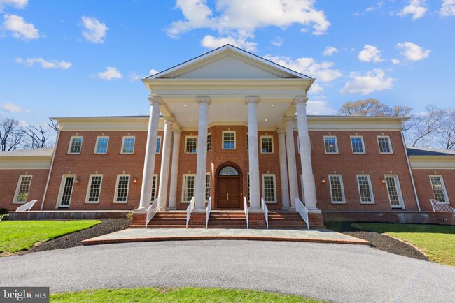 Foto del edificio - 14815 Dover Rd