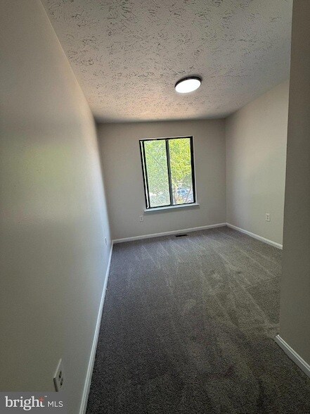 Building Photo - 30 Keepsake Pl