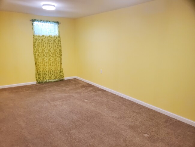 Building Photo - 7534 Kingsgate Way
