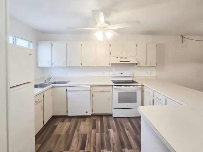 Foto del edificio - Limited-Time Offer: 1 month Rent free for 13 month lease, Apply now!