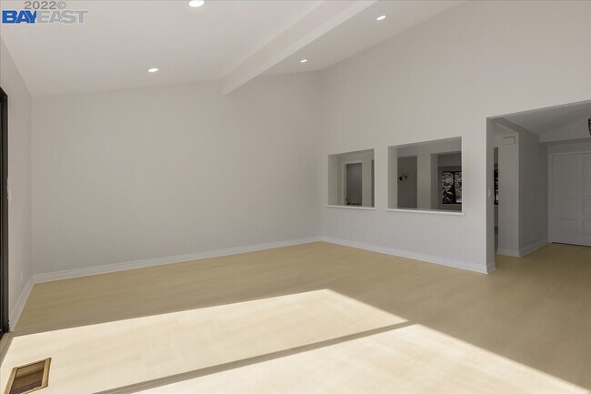 Building Photo - 544 Alcalde Way