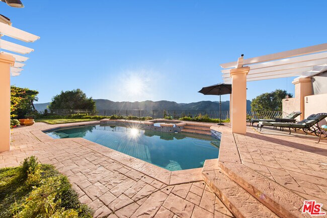 Foto del edificio - 1415 Cuesta Linda Dr