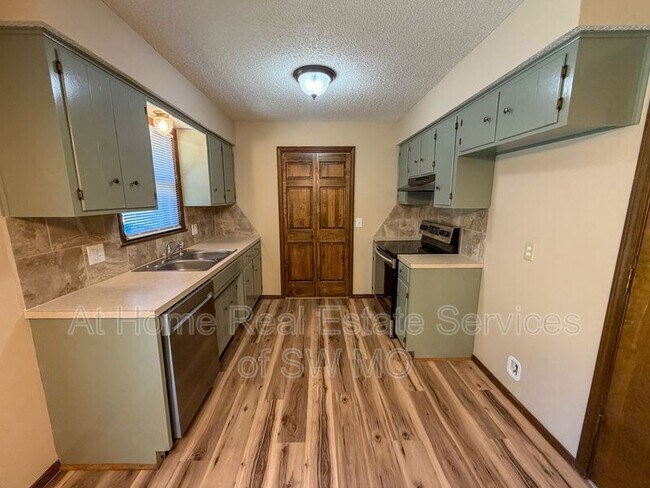 Foto del edificio - 3261 W Highland St