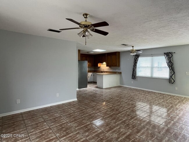 Building Photo - 6213 Sunset Ave