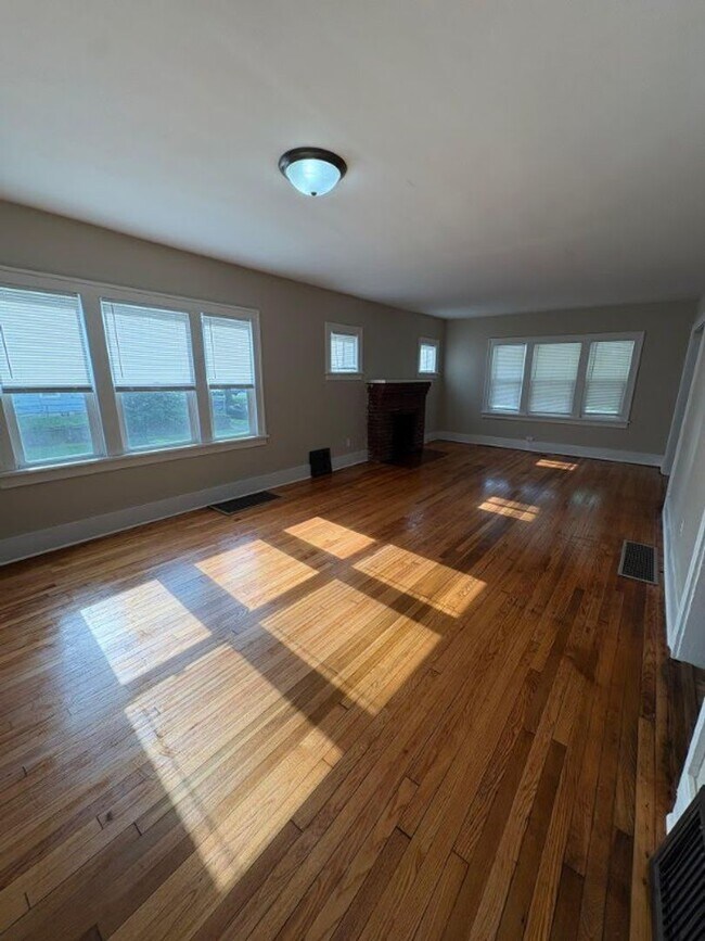 Foto del edificio - *Pending* Updated 3-Bedroom, 1.5-Bathroom Home – $1,375/Month | Accepting Section 8
