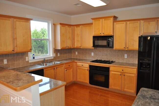 Building Photo - 3120 Vaughan Dr