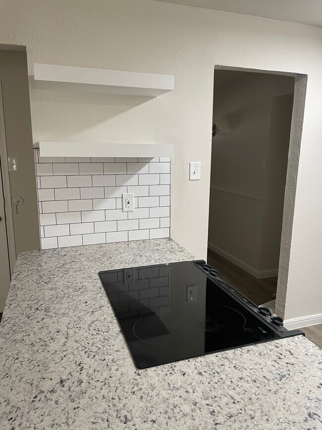 Foto del edificio - 6816 Newcastle Pl