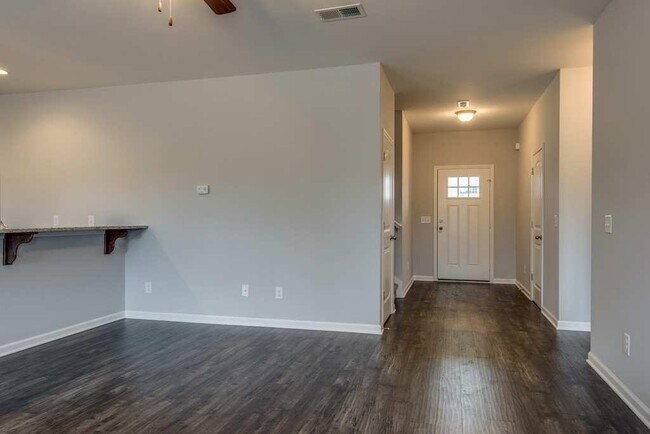 Foto del edificio - Fairview Station Stunner!  Comfort, elegan...