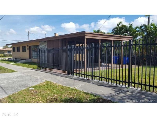 Building Photo - 501 SW 24th Ave