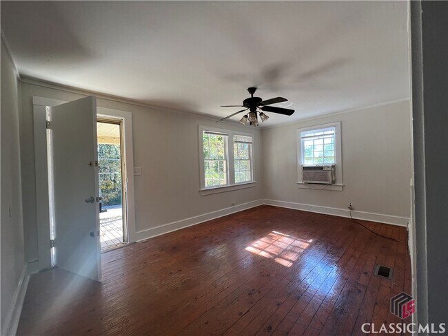 Building Photo - 2110 S Lumpkin St