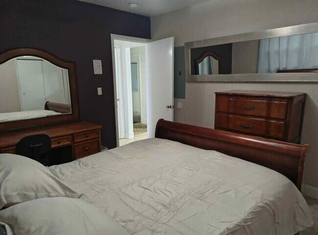 Foto del edificio - 5741 SW 24th Ave