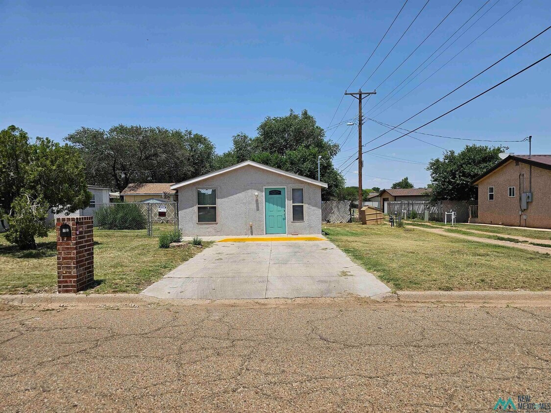 Primary Photo - 1301.5 N Oak St