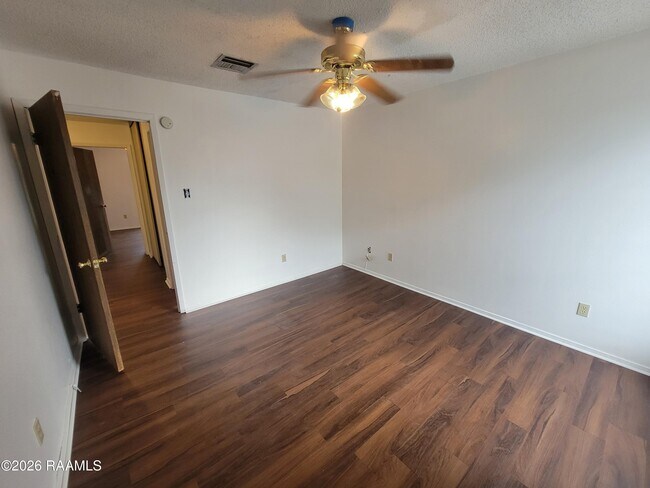 Foto del edificio - 201 High Meadows Blvd