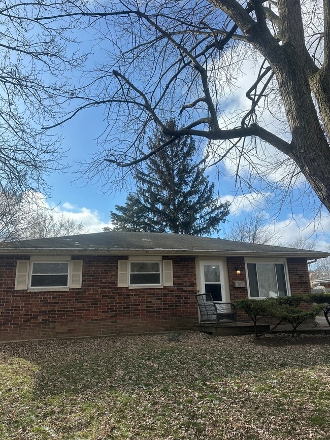 Building Photo - 991 Deerfield Ct