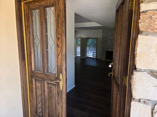 Foto del edificio - 4734 Laurelgrove Ave