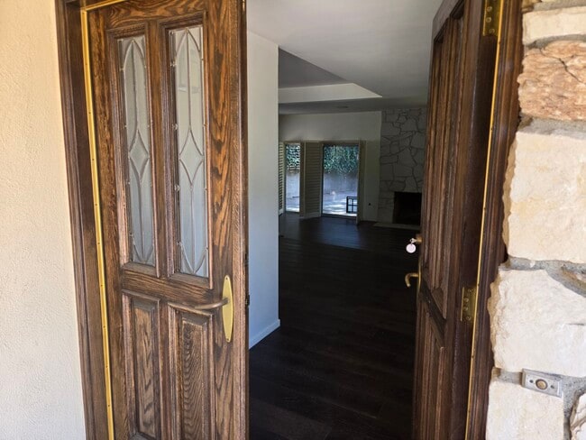 Photo - 4734 Laurelgrove Avenue- House