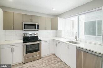 Building Photo - 1443 N 8th St