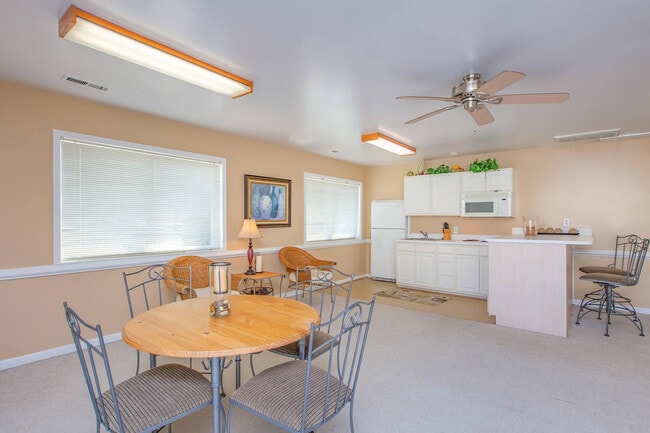 Building Photo - Village at Town Park