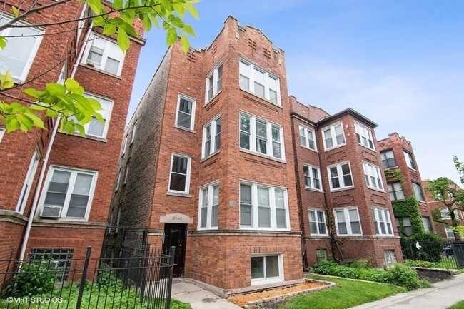 Building Photo - 2040 W Birchwood Ave
