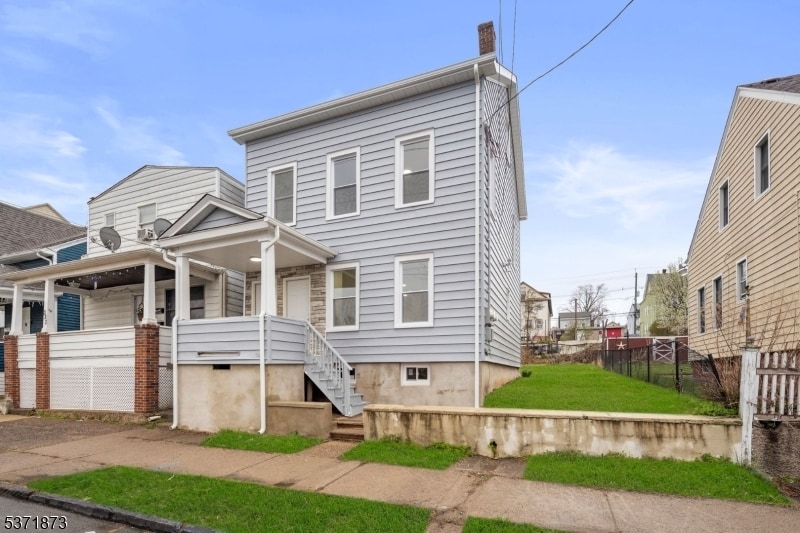 Primary Photo - 325 N 7th St
