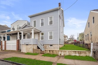Building Photo - 325 N 7th St