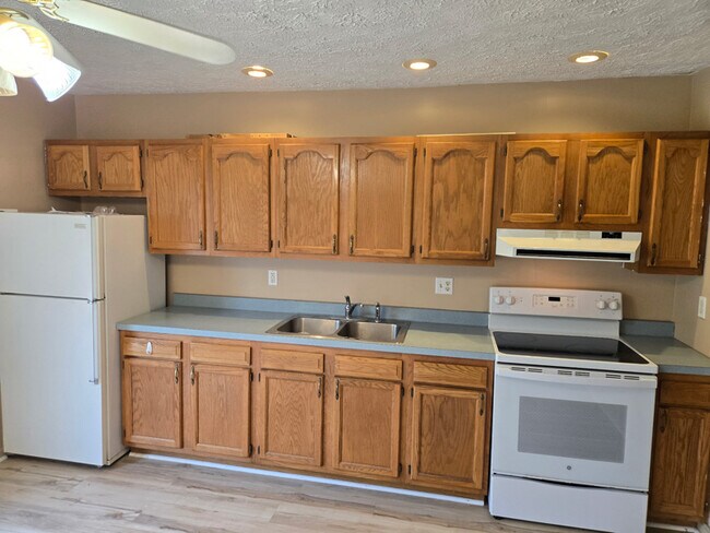 Foto del edificio - 145 Orchard View Ln