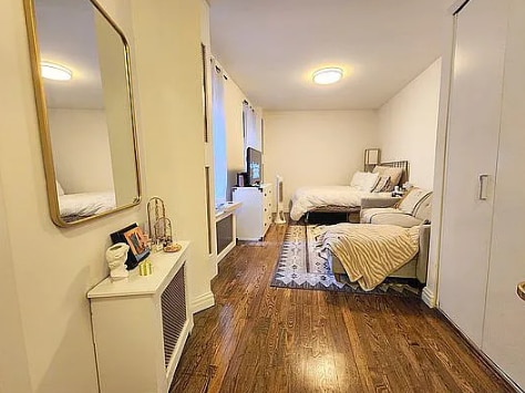 Primary Photo - 151 Mott St