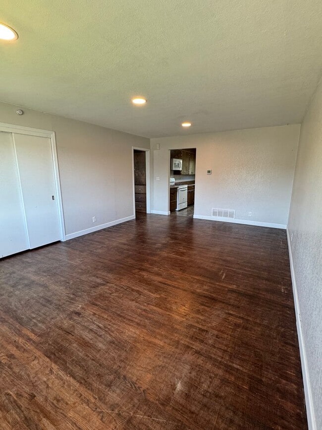 Building Photo - 1109 N18th Triplex