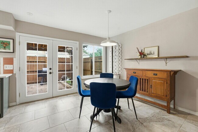 Foto del edificio - 905 Silver Quail Ln