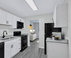 Building Photo - The Warwick Apartments