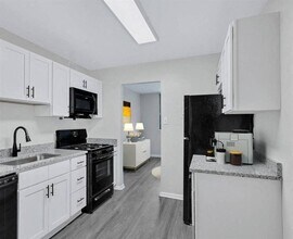 Building Photo - The Warwick Apartments