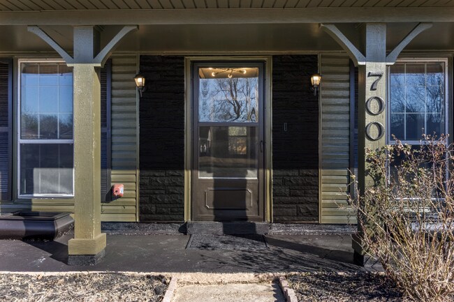 Foto del edificio - 7004 Hillshire Dr