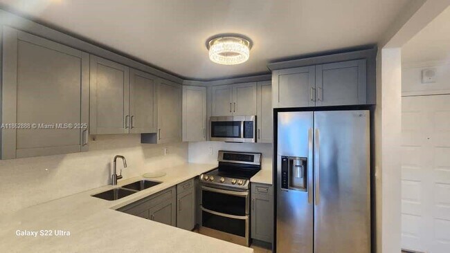 Foto del edificio - 6950 Miami Gardens Dr