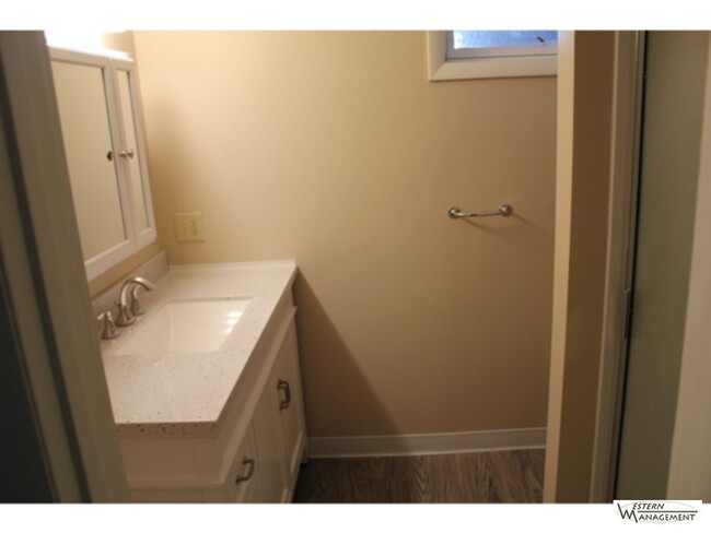 Building Photo - Charming 2-Bedroom, 1-Bath Lower Unit Dupl...