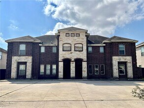 Building Photo - 11 Kiwi Ave W