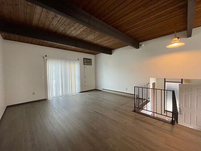 Foto del edificio - 13215 E Main Ave
