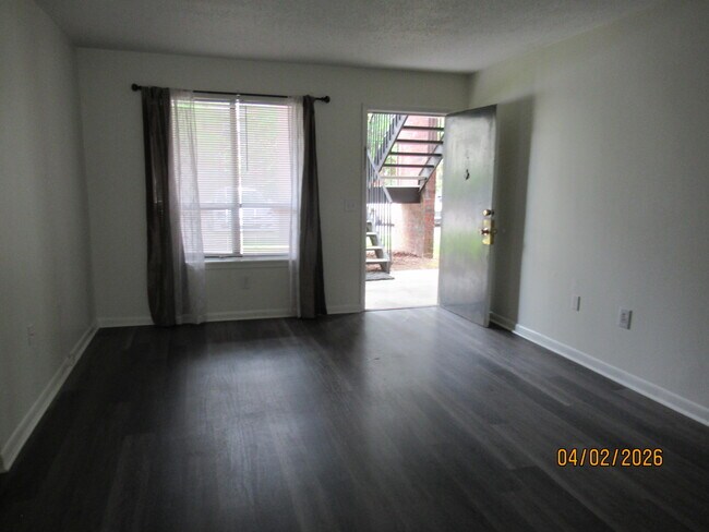 Foto del edificio - 251 Rast St