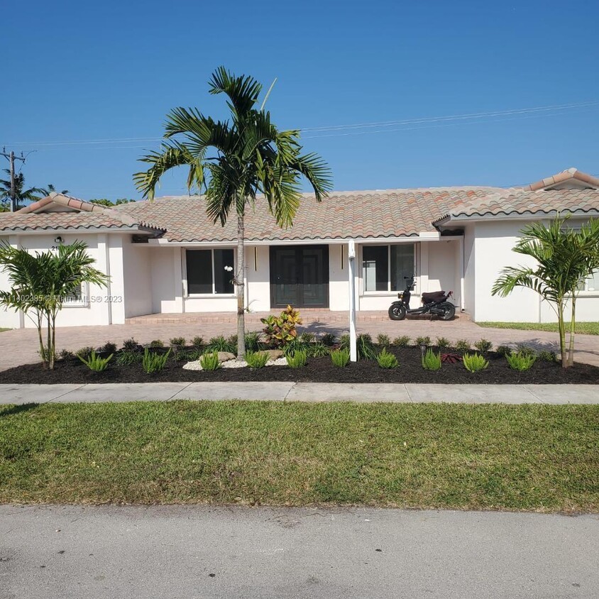 Foto principal - 3 bedroom in North Miami Beach FL 33179