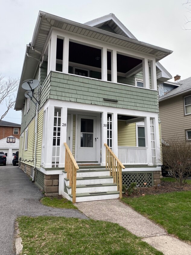 Primary Photo - 28 Queens St