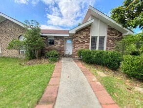 Building Photo - 1219 Deesport St